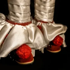 Trick Or Treat Studios Collectibles-IT - Pennywise Premium Scale Doll